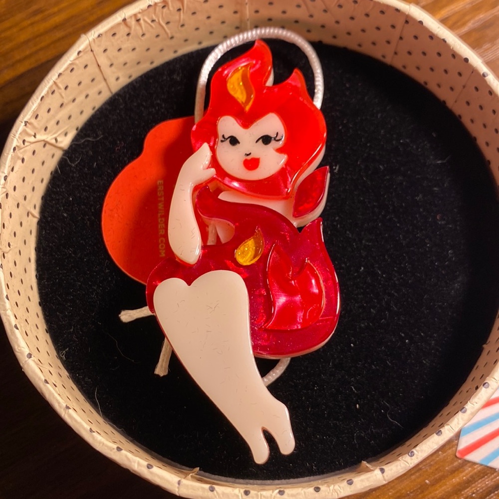 Erstwilder Felicity of the Fire brooch
